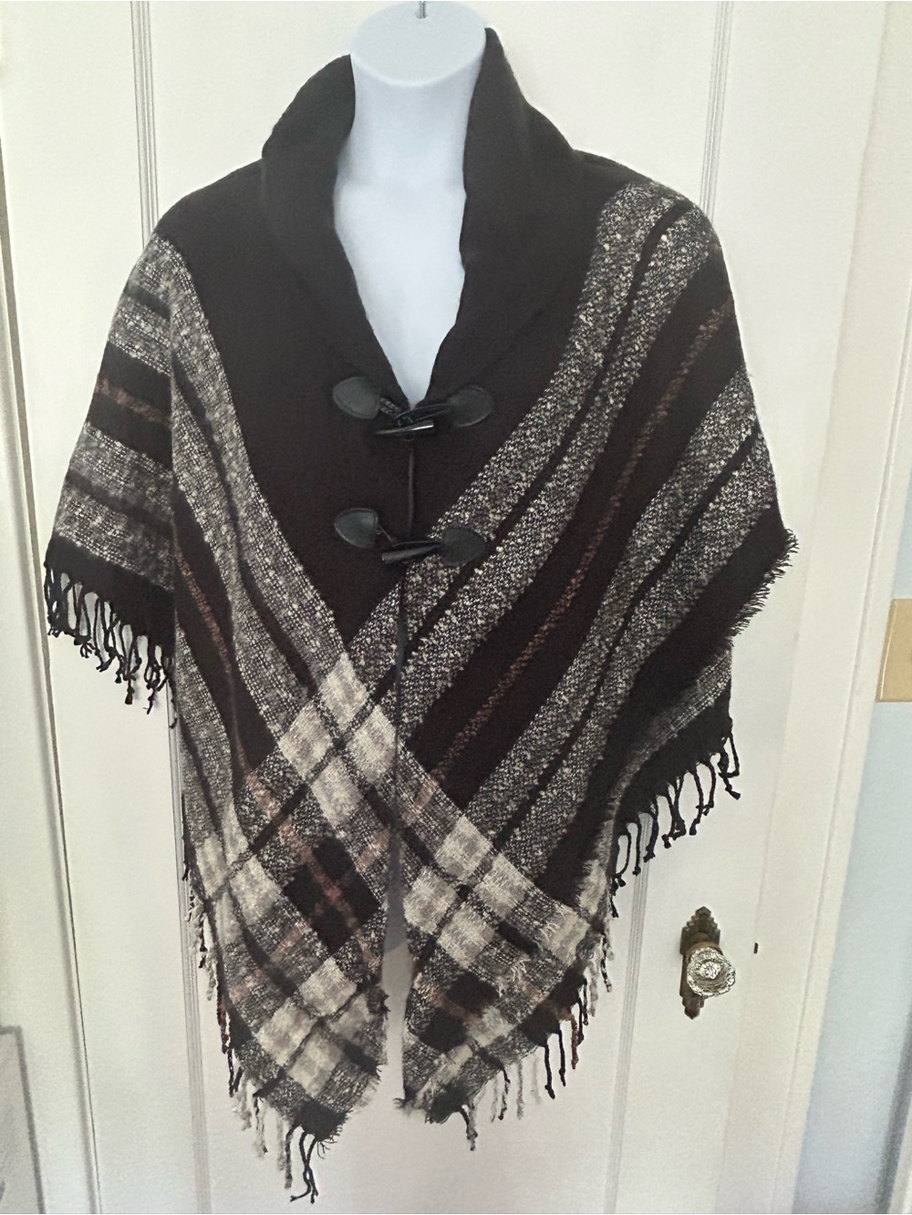 Women Plaid Fringe Shawl Sweater Cape Poncho Black White Grey One Size NWT